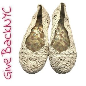 𝅺cl by Laundry Weave Like Cutout Ballet Flats in Cream Size 6M